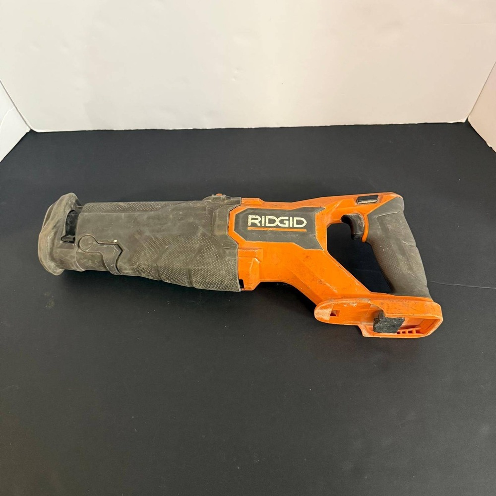 Ridgid R8647 18V Cordless Reciprocating Saw. For Parts Only; Does NOT Work.